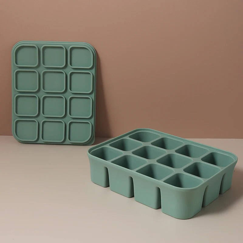 Eiswürfelform 12er Miniwürfel mit Deckel stapelbar