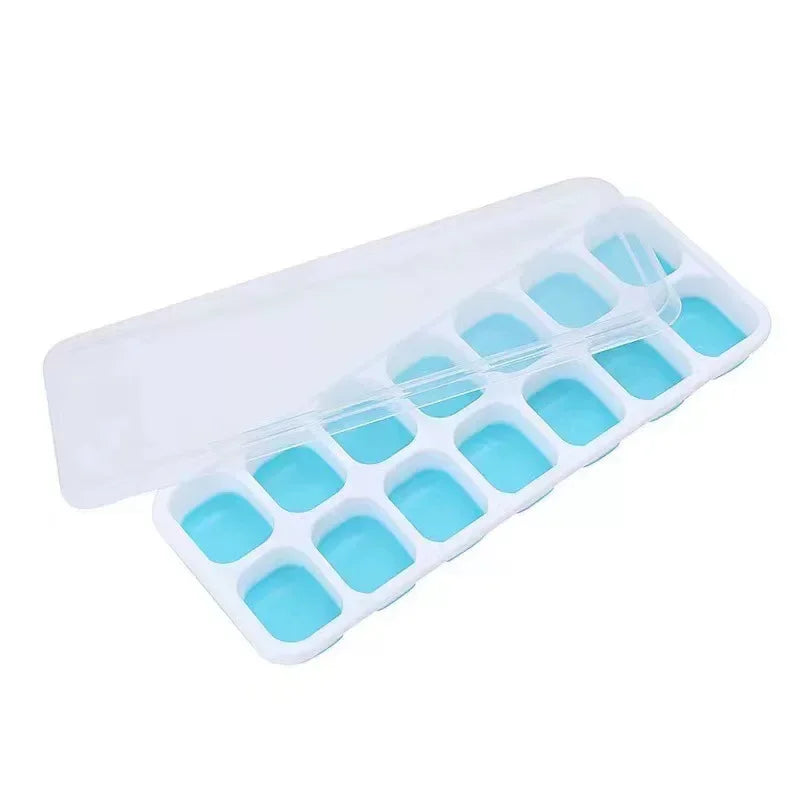 Eiswürfelform aus Silikon mit Deckel und stapelbar