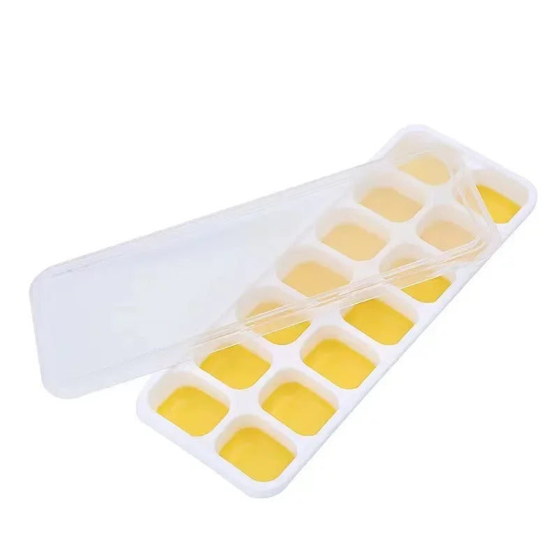 Eiswürfelform aus Silikon mit Deckel und stapelbar