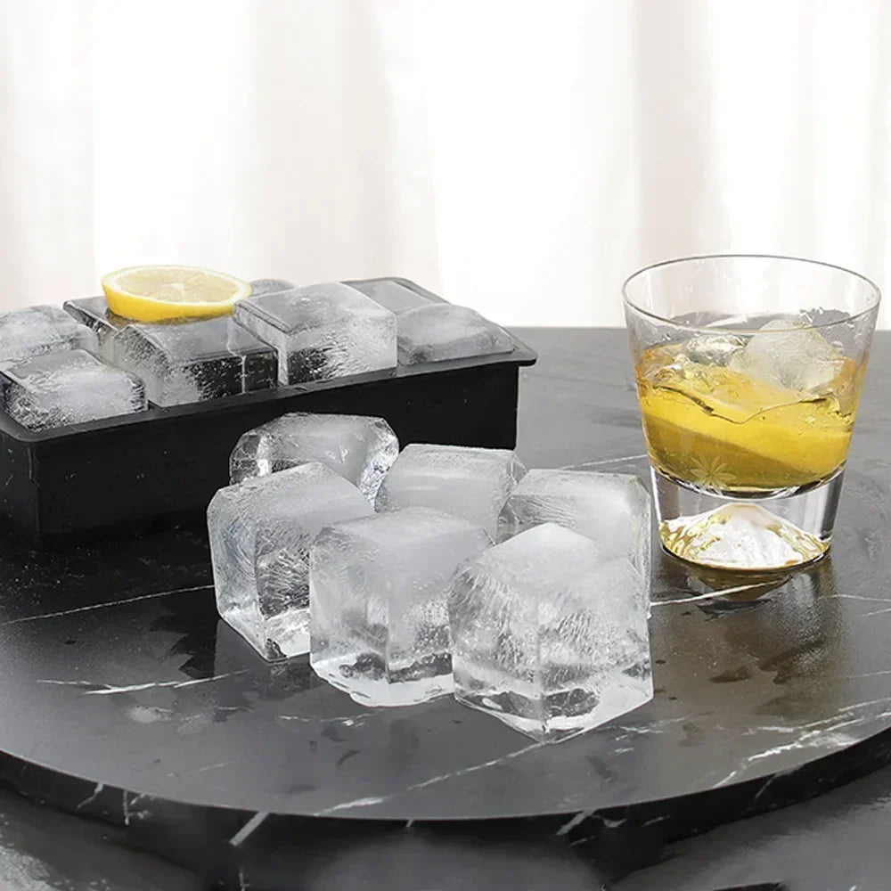 Eiswürfelform aus Silikon quadratisch mit Deckel schwarz/weiss