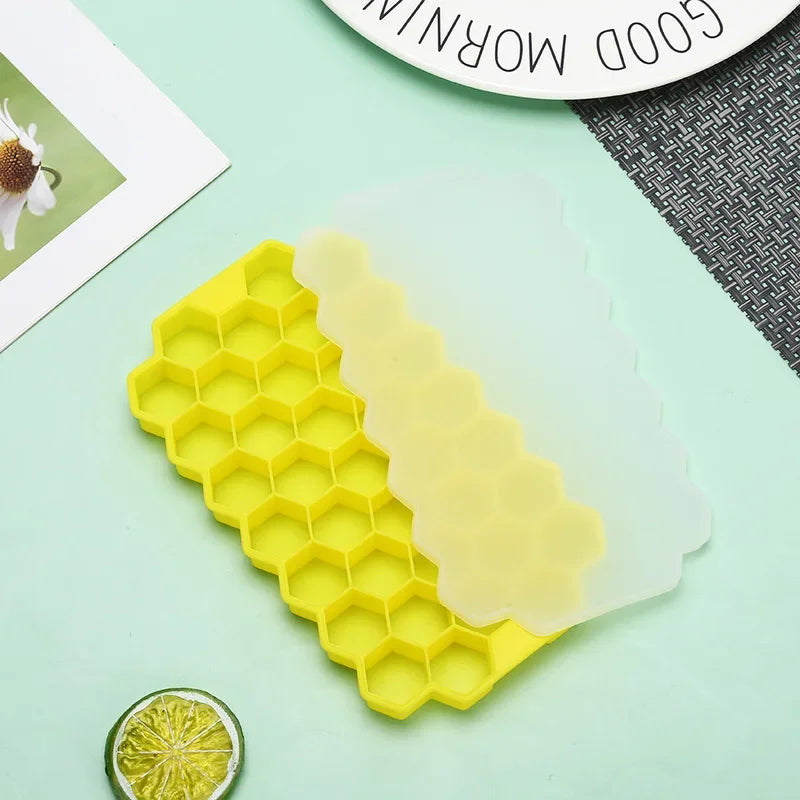 Eiswürfelform aus Silikon Wabe 37 Mulden BPA-frei mit Deckel
