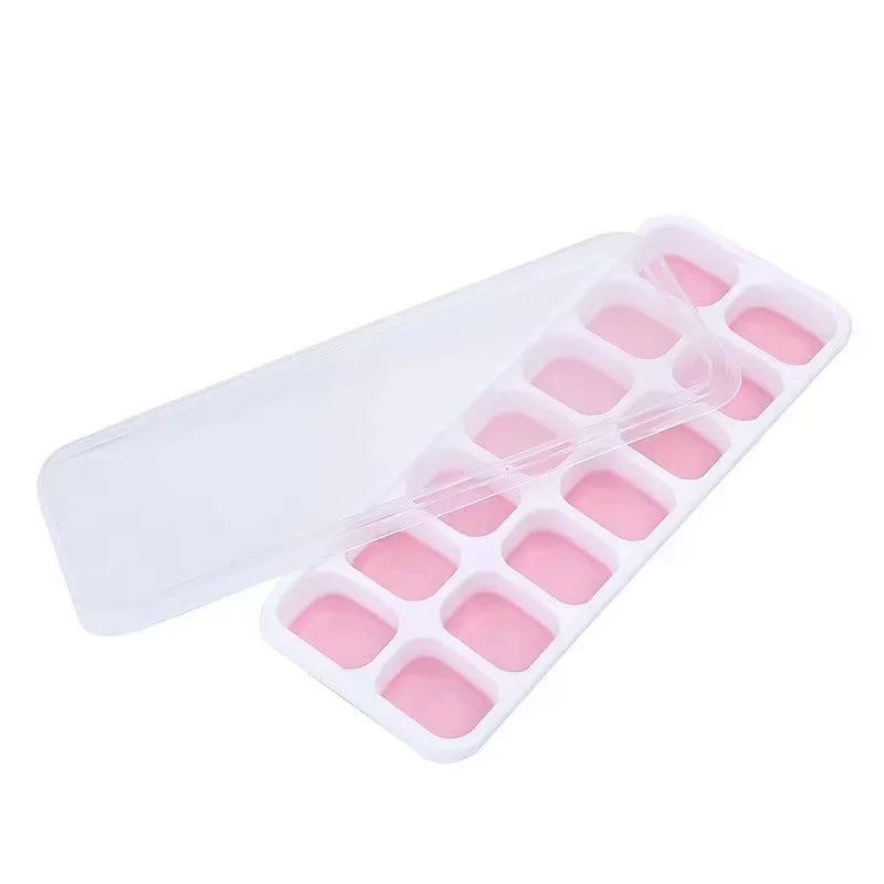 Eiswürfelform aus Silikon mit Deckel und stapelbar